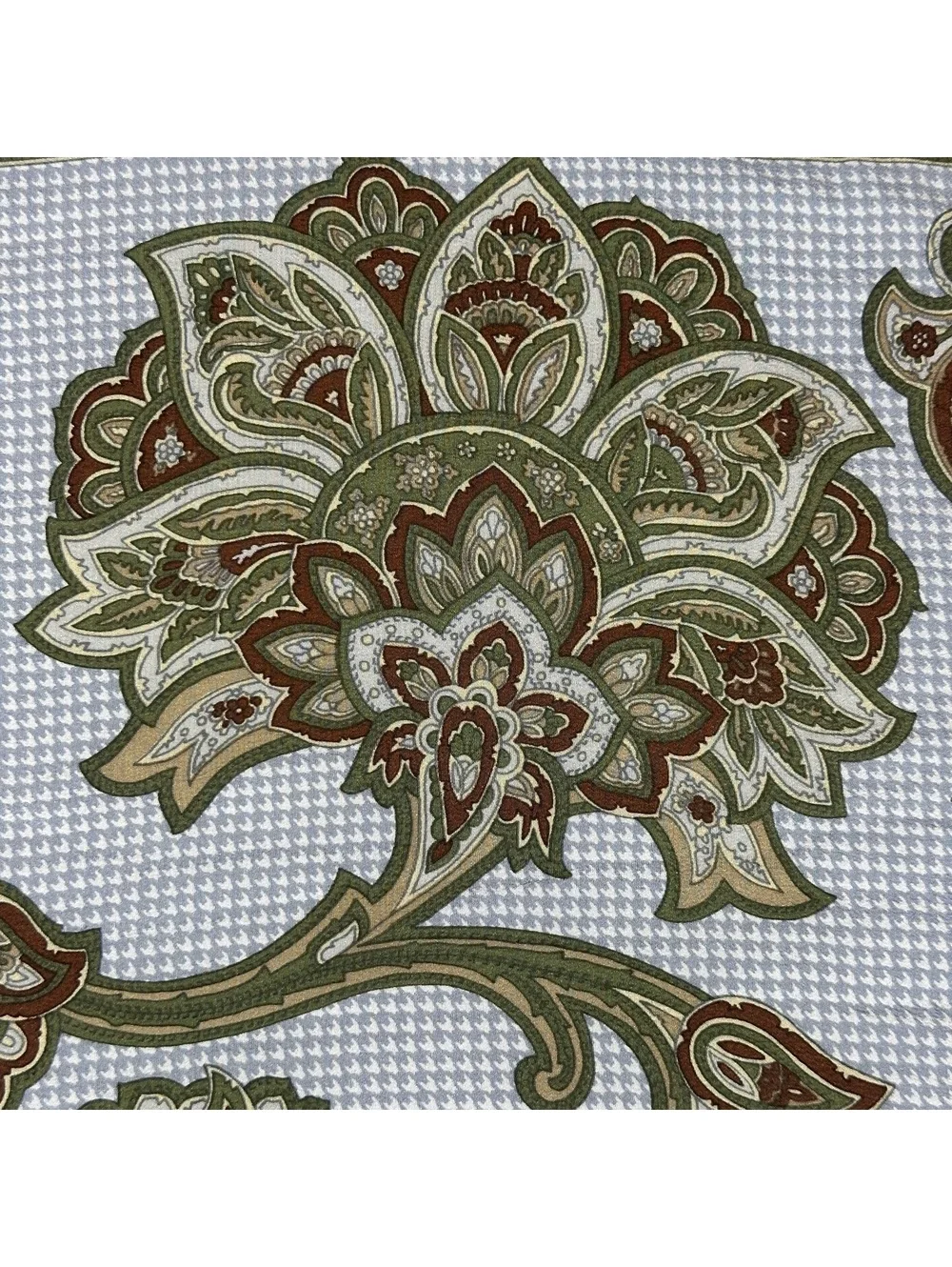 Vintage Elegant Floral Pattern Lightweight Scarf in Neutral Tones